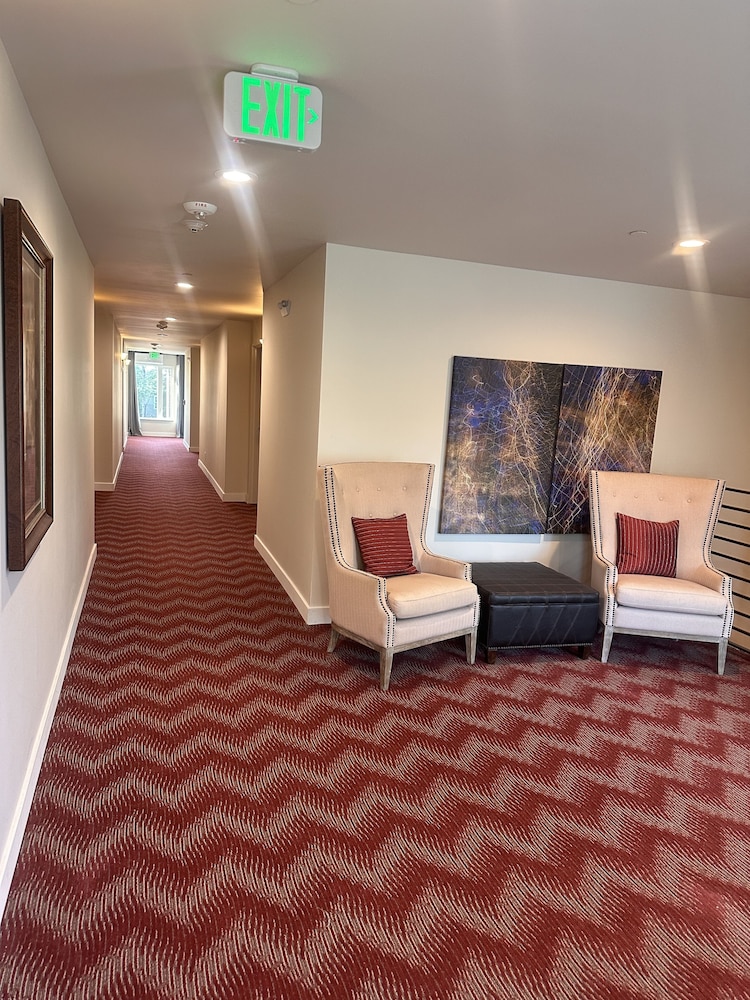 Lakeview Hotel - photo 10