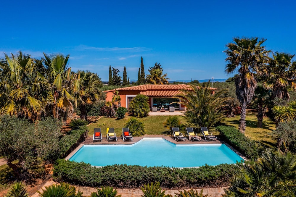 Villa Pineta 6 Emma Villas — 4-Star Luxury Hotel in Castelvetrano, Italy
