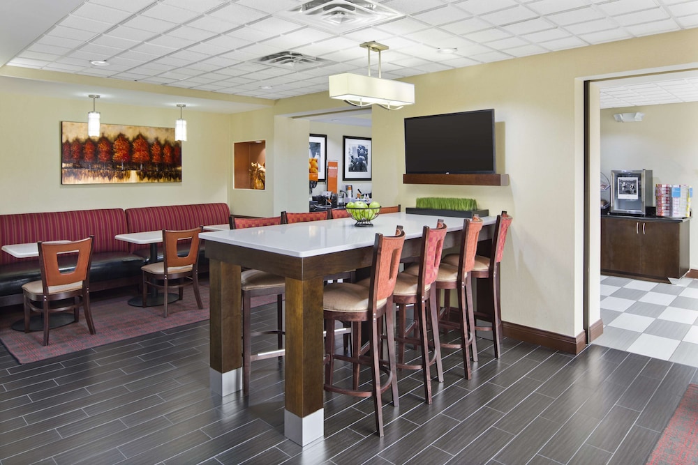 Hampton Inn Hinesville - photo 16