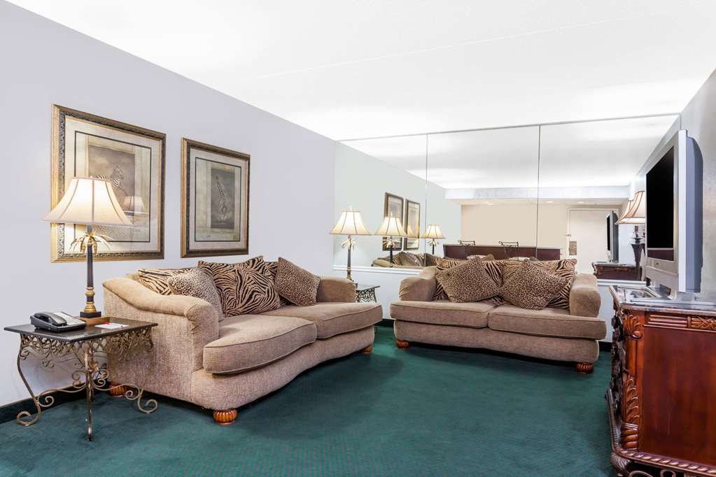 Ramada by Wyndham Henderson Evansville - photo 13