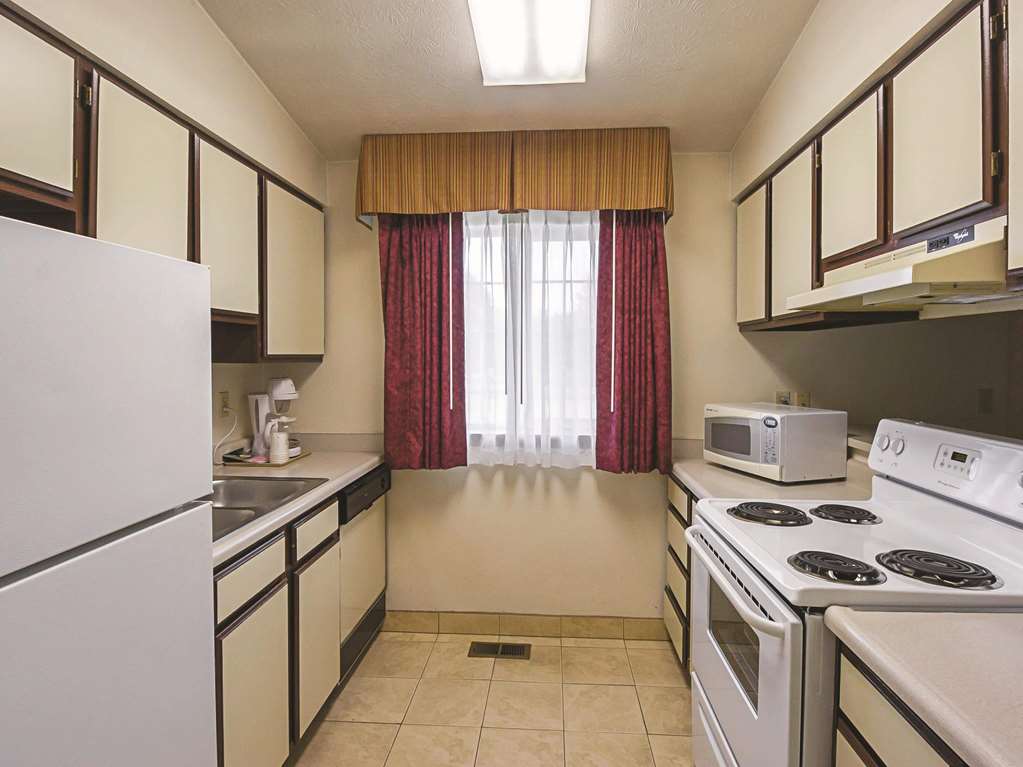 La Quinta Inn & Suites by Wyndham Woodburn - photo 22