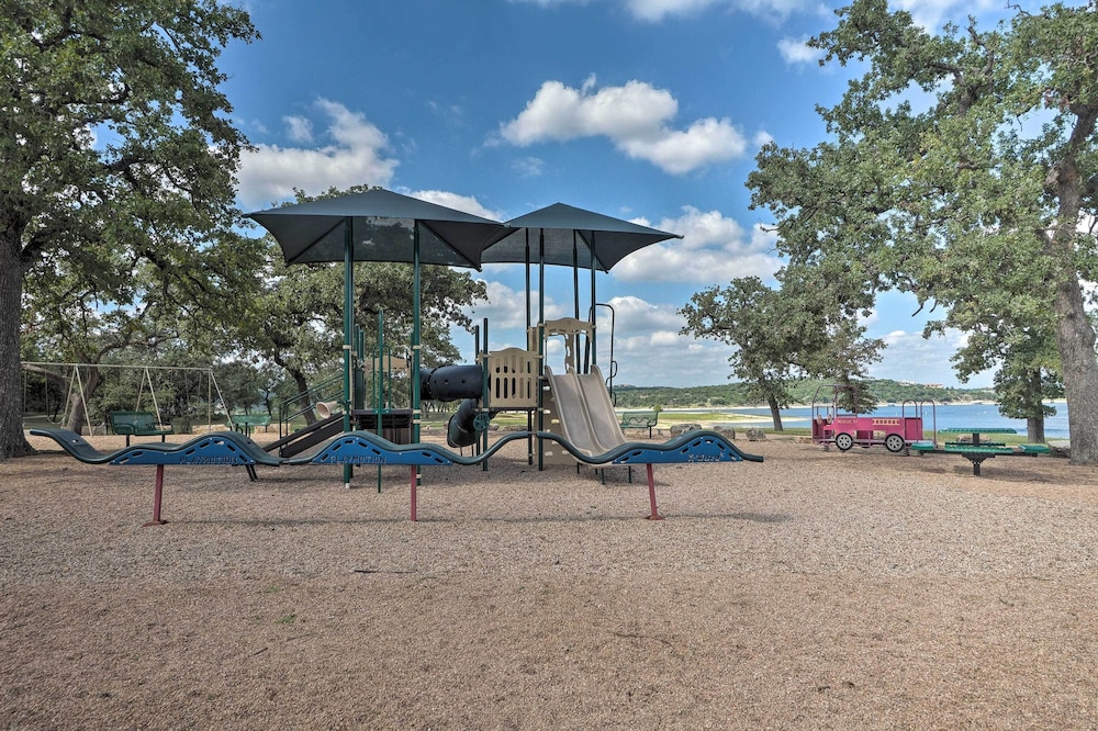 Modern Lake Travis Haven with Resort Amenities - photo 20