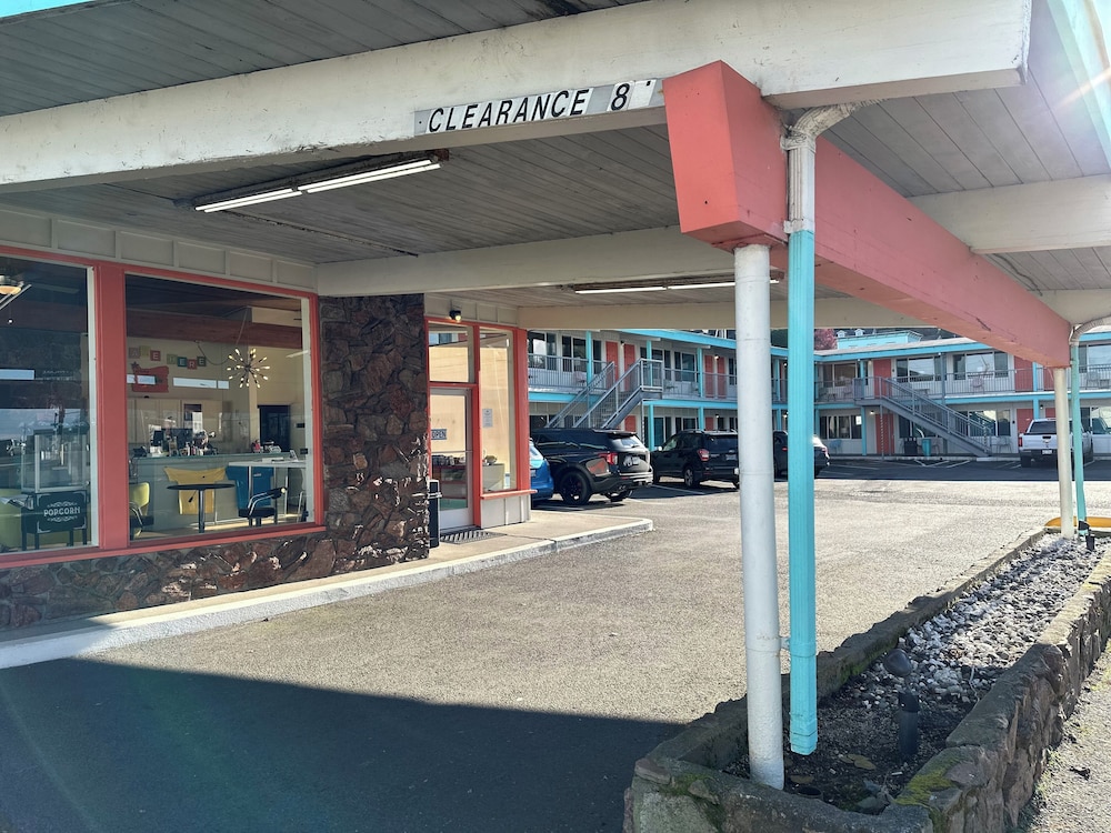Atomic Motel - photo 6