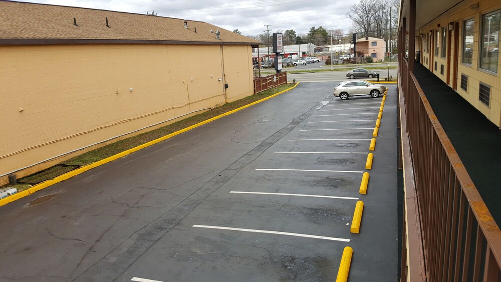Camelot Inn - photo 15