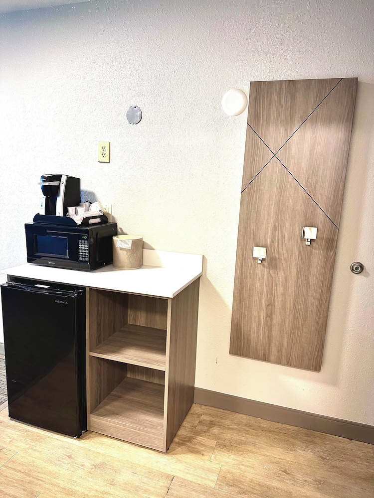 Holiday Inn Express Hotel & Suites Hinesville East Fort Stewart - photo 49