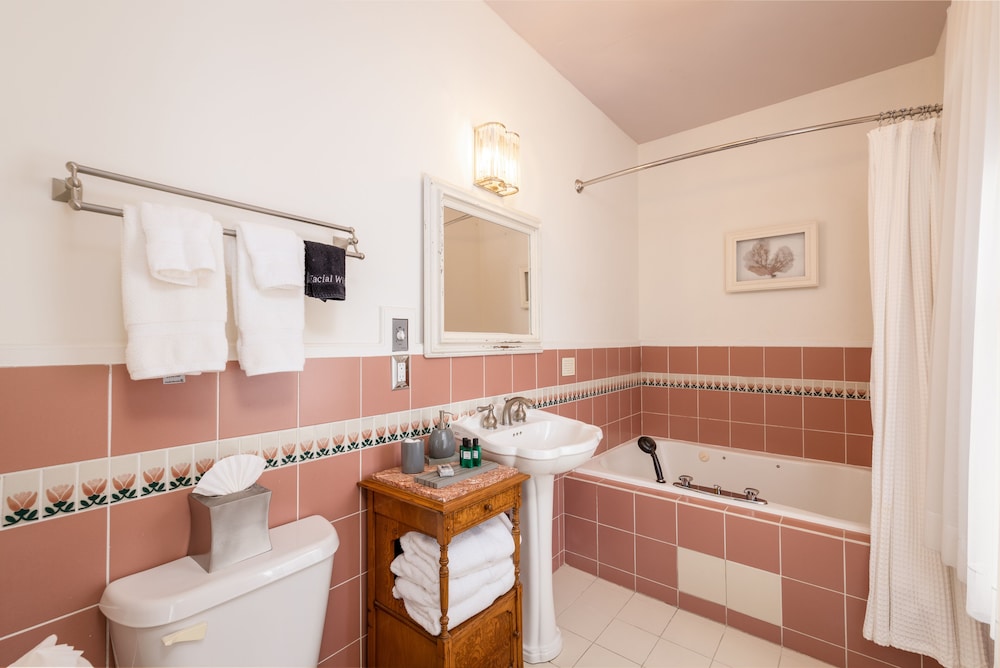 Nantucket Whale Inn - photo 58