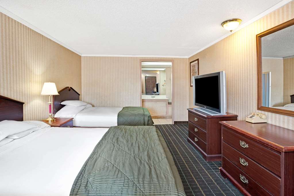 Knights Inn Madison Heights - photo 6
