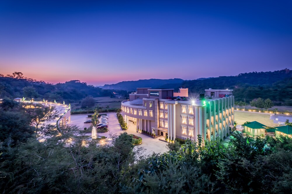 Golden Tulip Chandigarh Panchkula in Panchkula, India