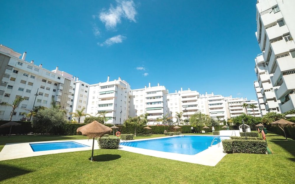 Myramar 7 Pax Parque de Poniente 4724 KPAW — 4-Star Luxury Hotel in Fuengirola, Spain