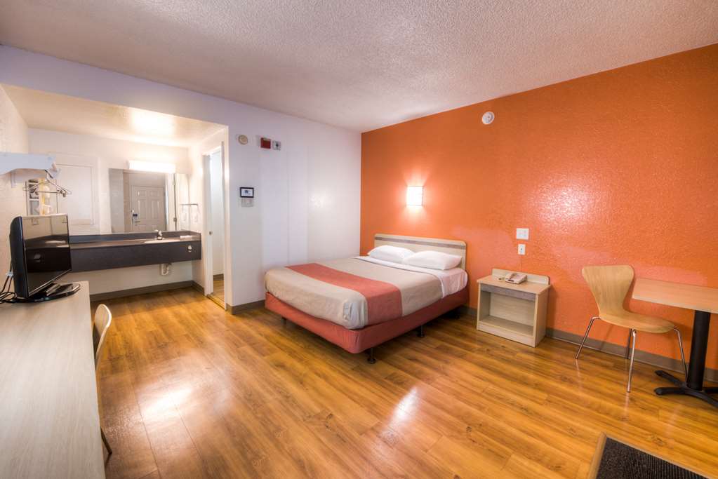 Motel 6 Niantic CT New London - photo 11