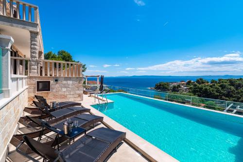 Villa Kadena Luxury Seaside Villa with Private Heated Pool — 4-Star Luxury Hotel in Selca, Croatia