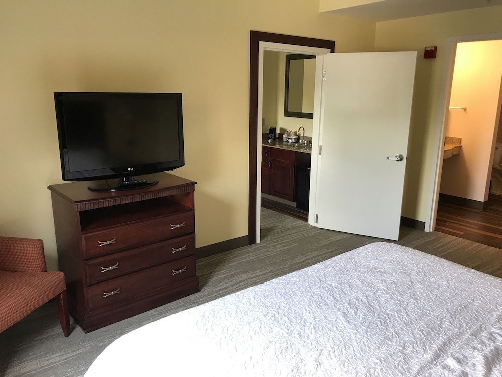 Hampton Inn & Suites Lamar - photo 34