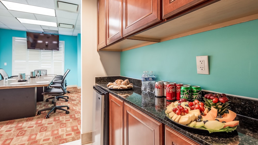 Hilton Garden Inn Denver Airport - photo 50