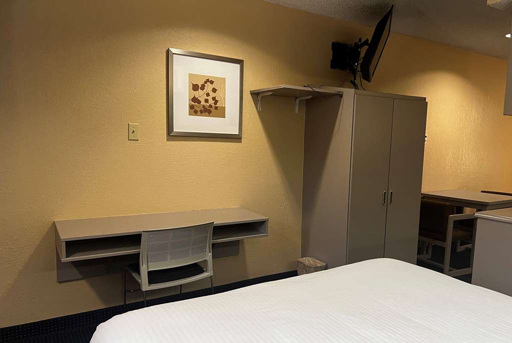 Microtel Inn & Suites by Wyndham Houston - photo 21