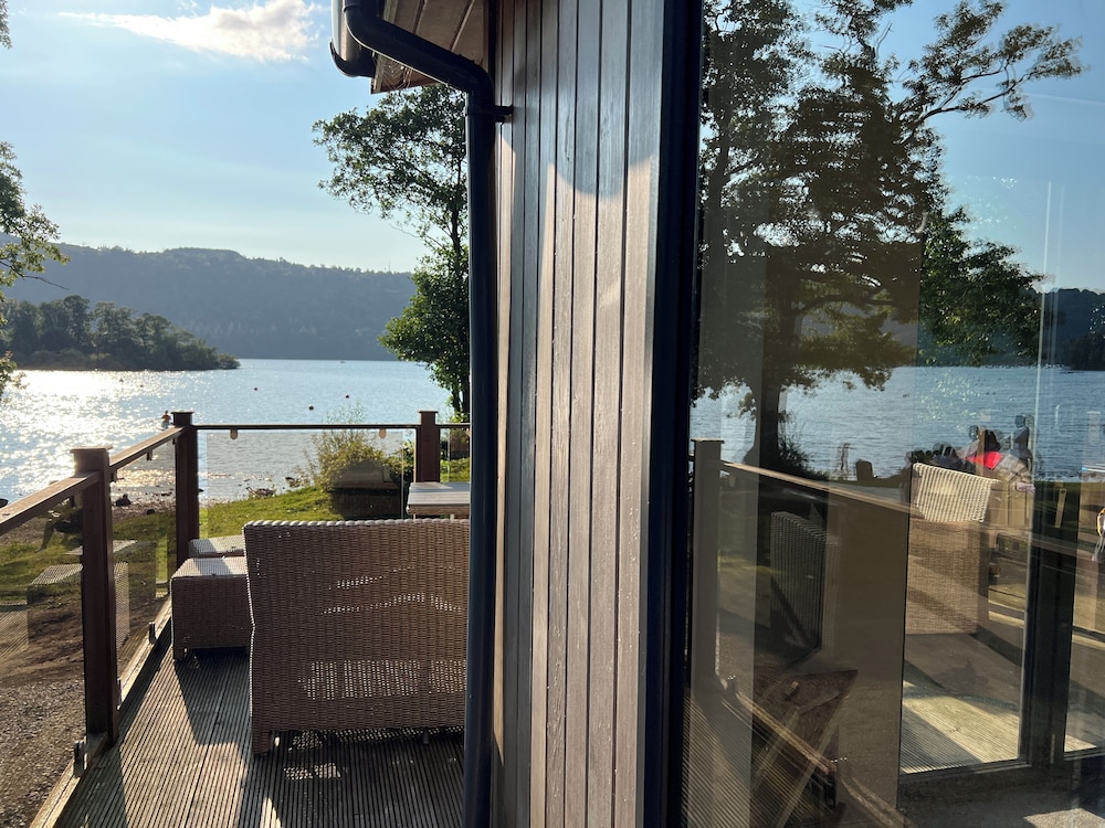 Loubi's Lakeside Lodge — 4-Star Luxury Hotel in Windermere, United Kingdom