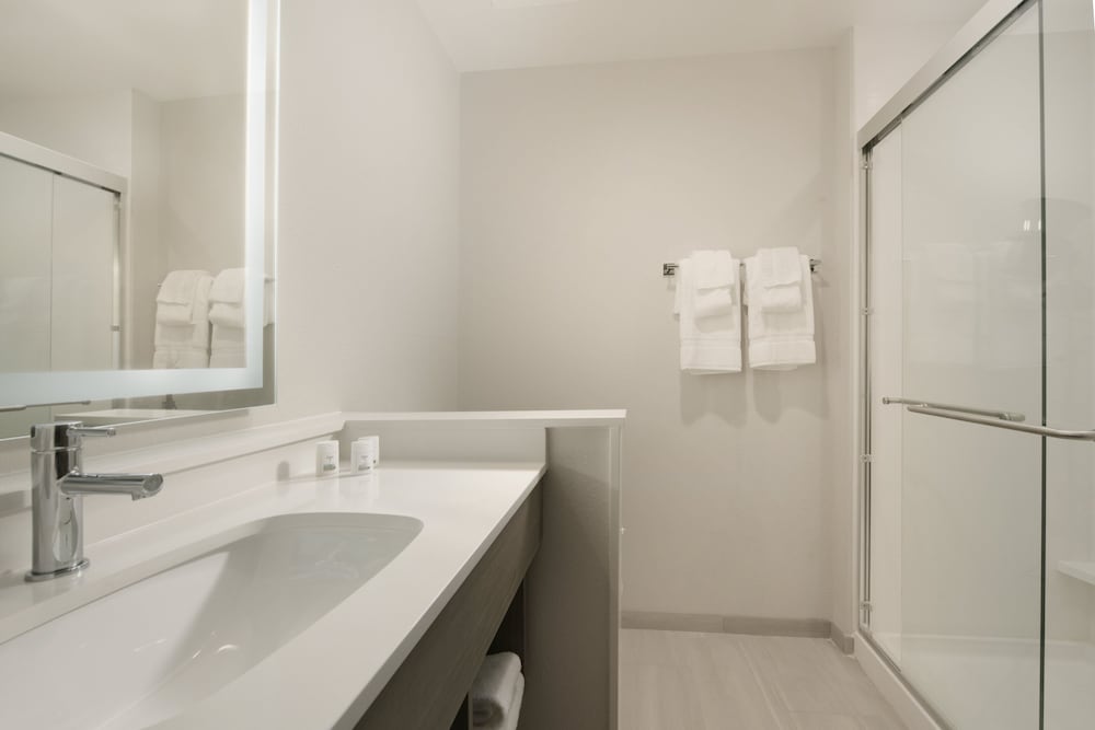 Holiday Inn Express & Suites Williamstown Glassboro by IHG - photo 17