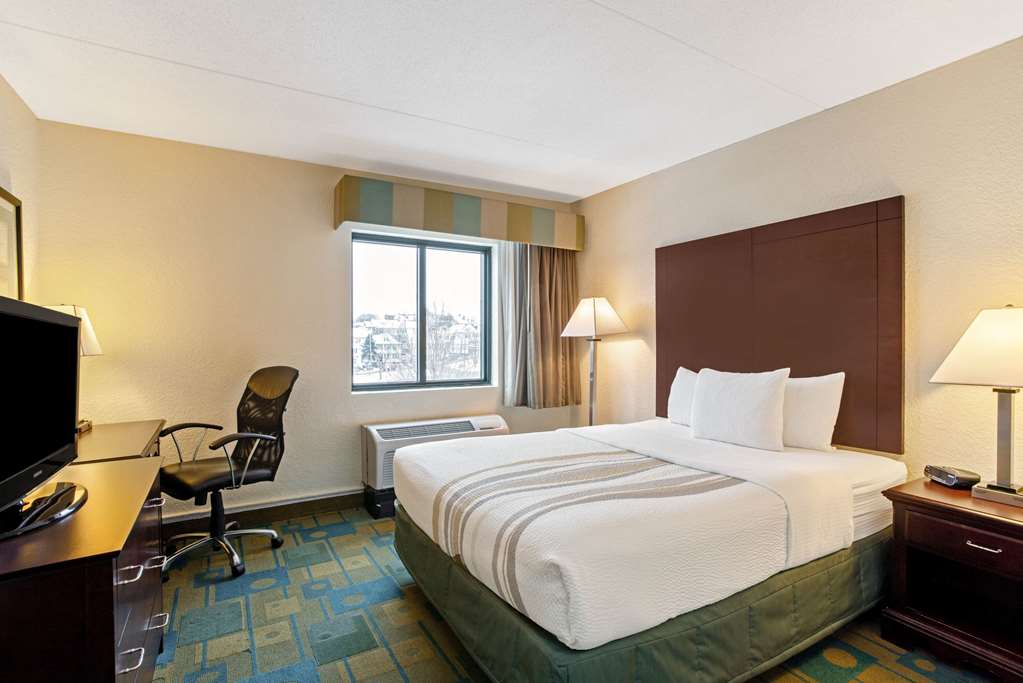 La Quinta Inn & Suites by Wyndham Boston Somerville - photo 29