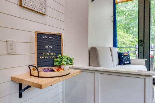 Whispering Firefly Escape MicroCabin in Broken Bow, United States