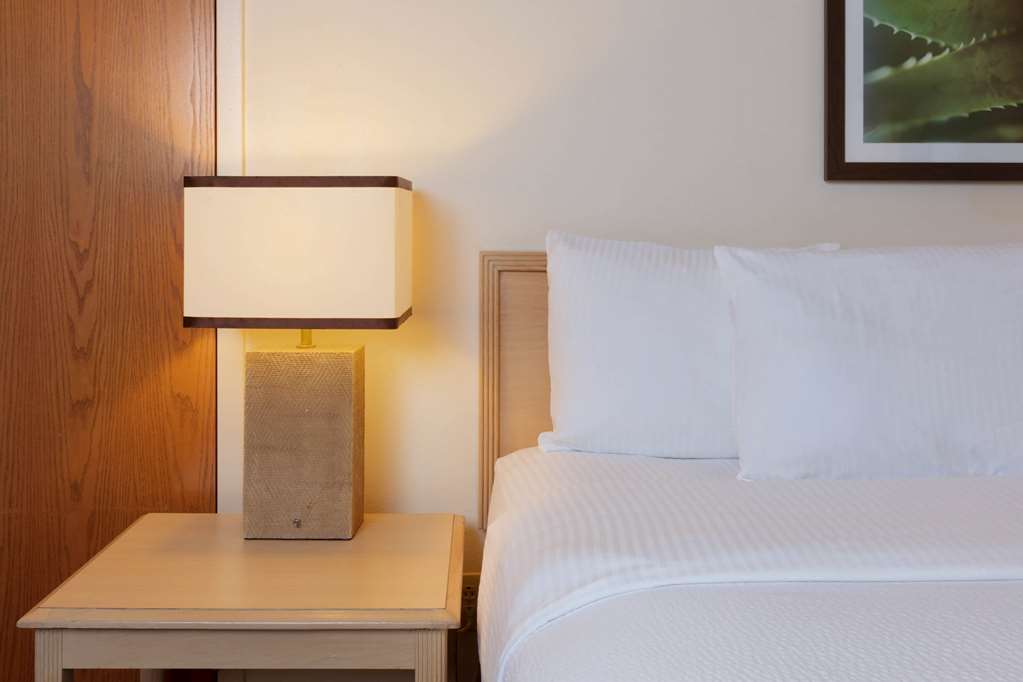 La Quinta Inn & Suites by Wyndham Garden City - photo 22