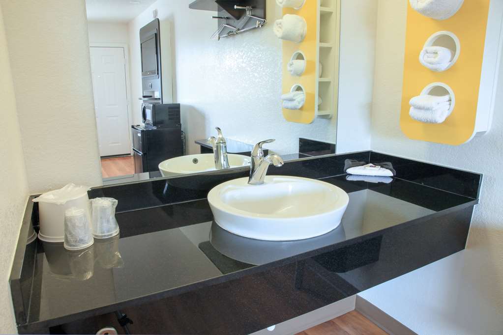 Motel 6 Old town Scottsdale Fashion Square - photo 15