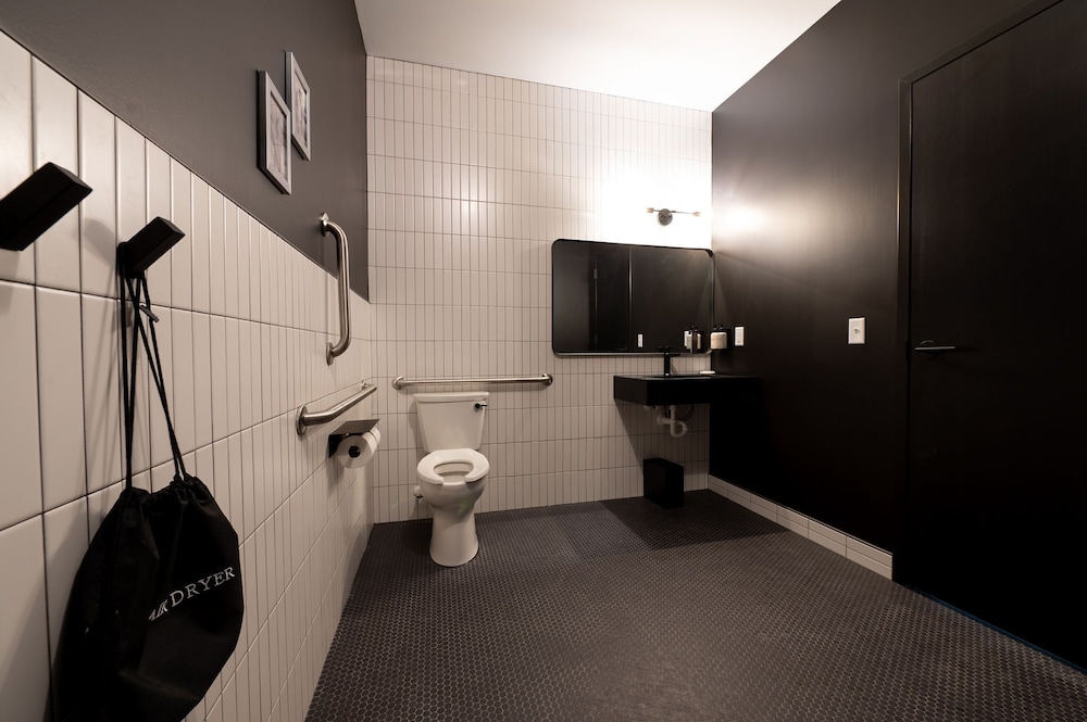 Arch and Cable Hotel - photo 31