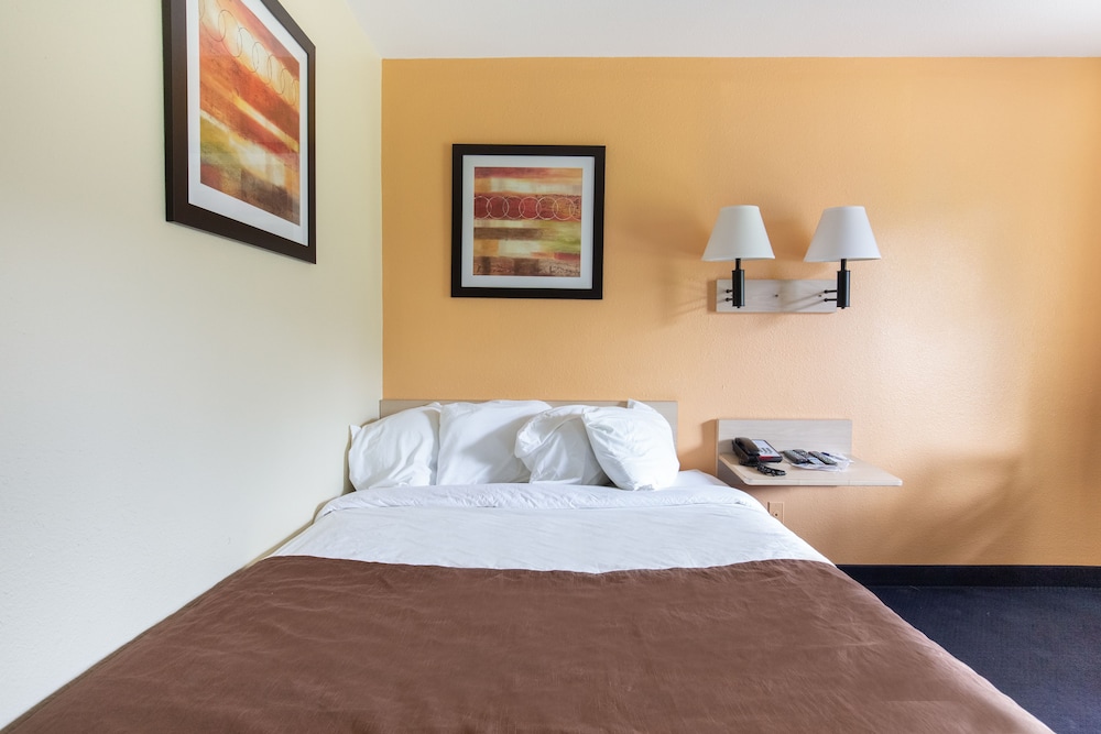 Days Inn by Wyndham New Philadelphia - photo 13