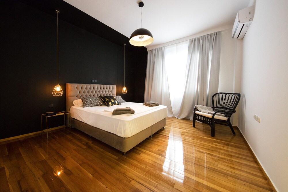 Athenian Apartment in the center with Jacuzzi — 4-Star Luxury Hotel in Athens, Greece