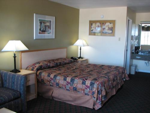 Relax Inn Marlin - photo 17