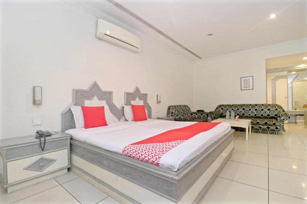 Hotel Plaza by OYO Rooms