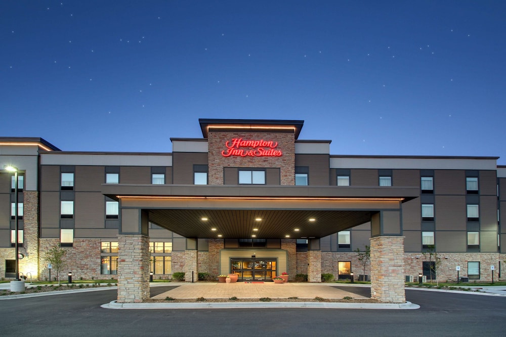 Hampton Inn & Suites Milwaukee West - photo 63