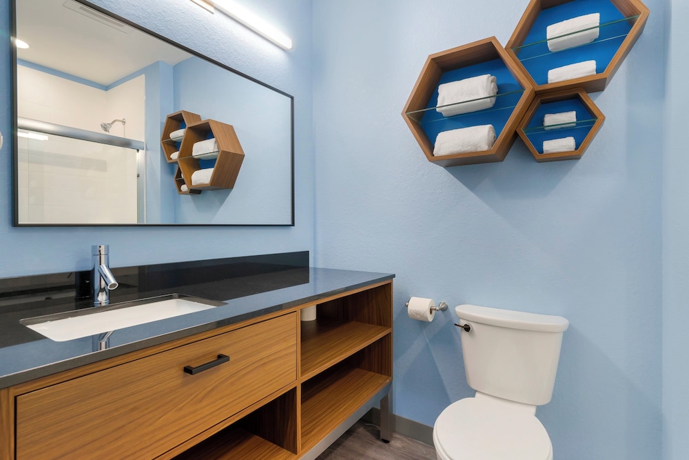 HomeTowne Studios by Red Roof Tampa Airport - photo 21