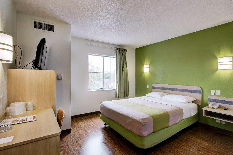 Super 8 by Wyndham Aurora East - photo 17