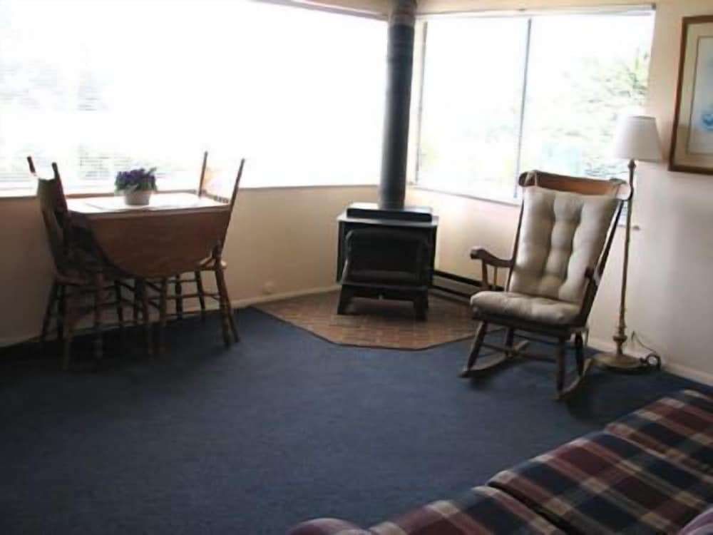 Bodega Harbor Inn - photo 22