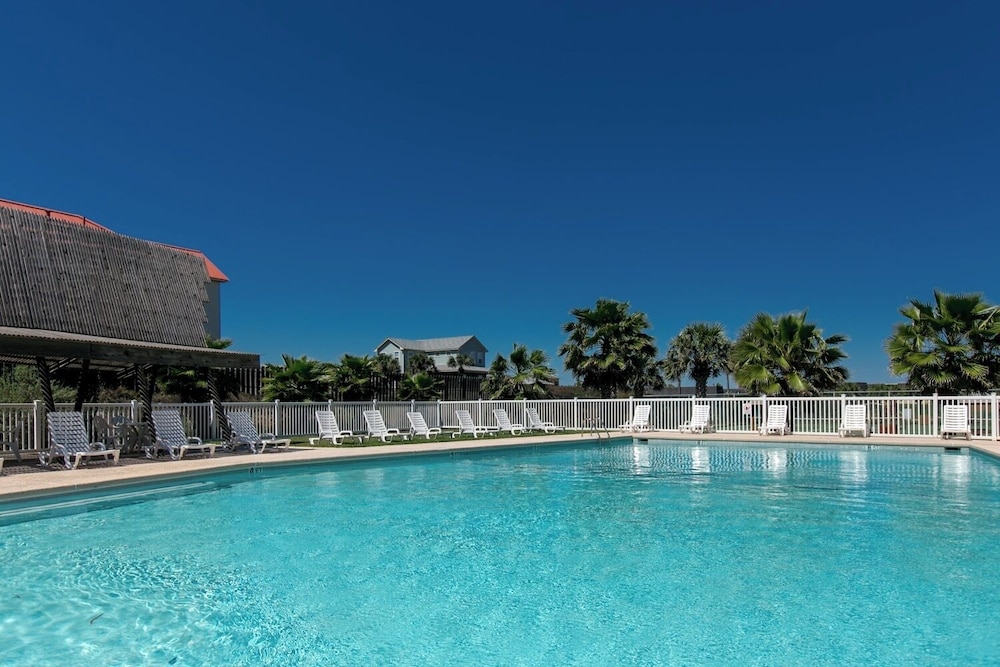 Buried Treasure by Silver Sands Vacation Rentals — 4-Star Luxury Hotel in Port Aransas, United States