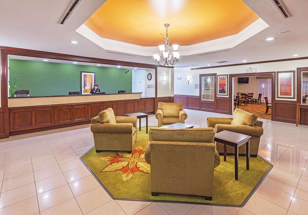 La Quinta Inn & Suites by Wyndham Columbus TX - photo 7