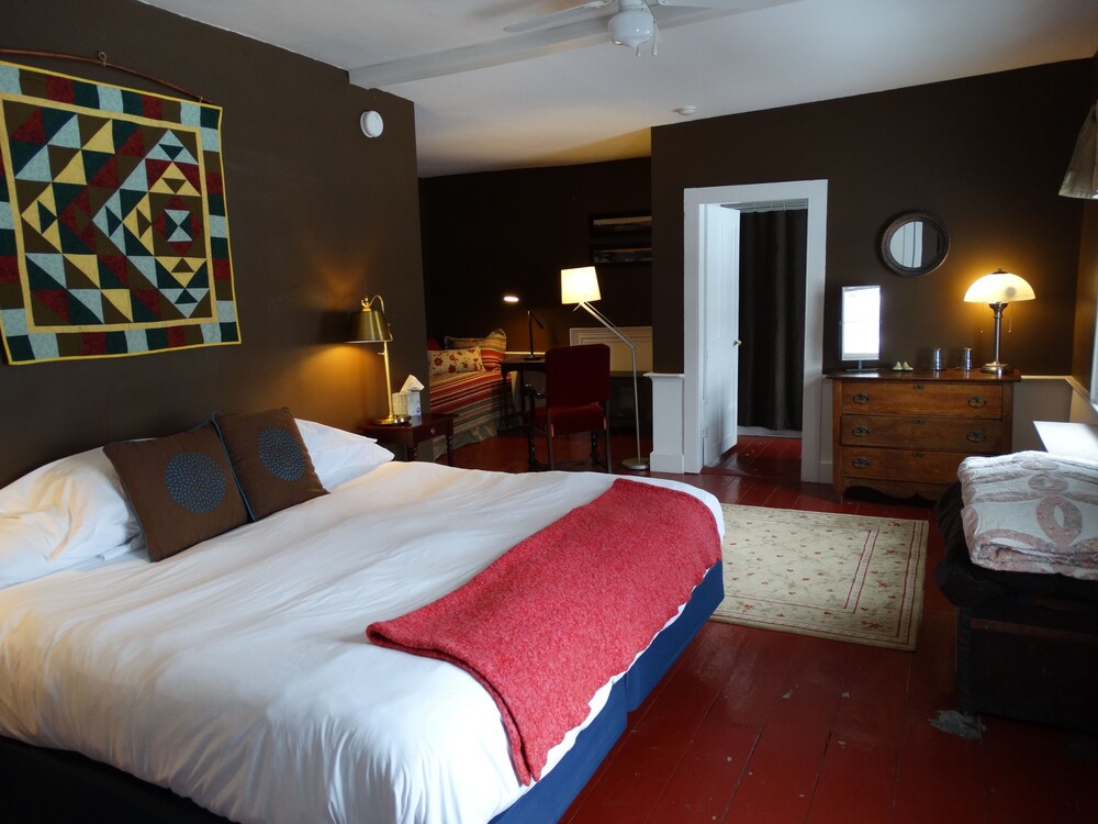 Shoreham Inn Bed & Breakfast - photo 16
