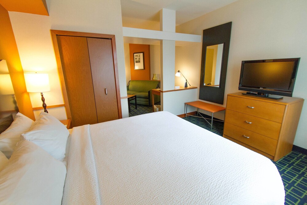 Fairfield Inn & Suites by Marriott Santa Maria - photo 12
