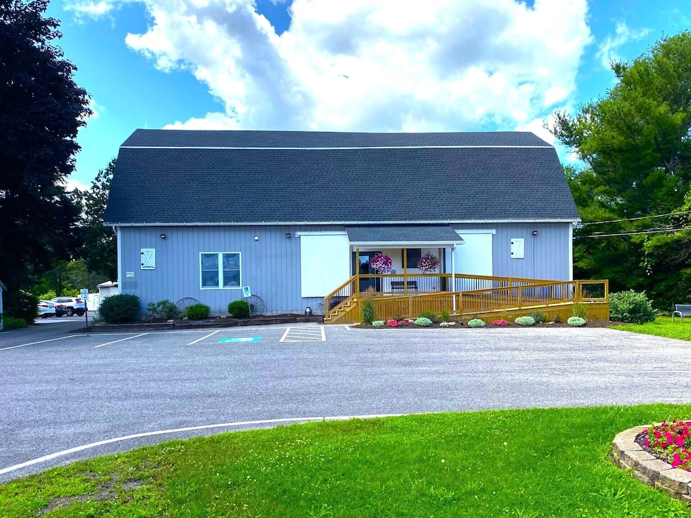 Lake Ontario Motel & Inn - photo 33