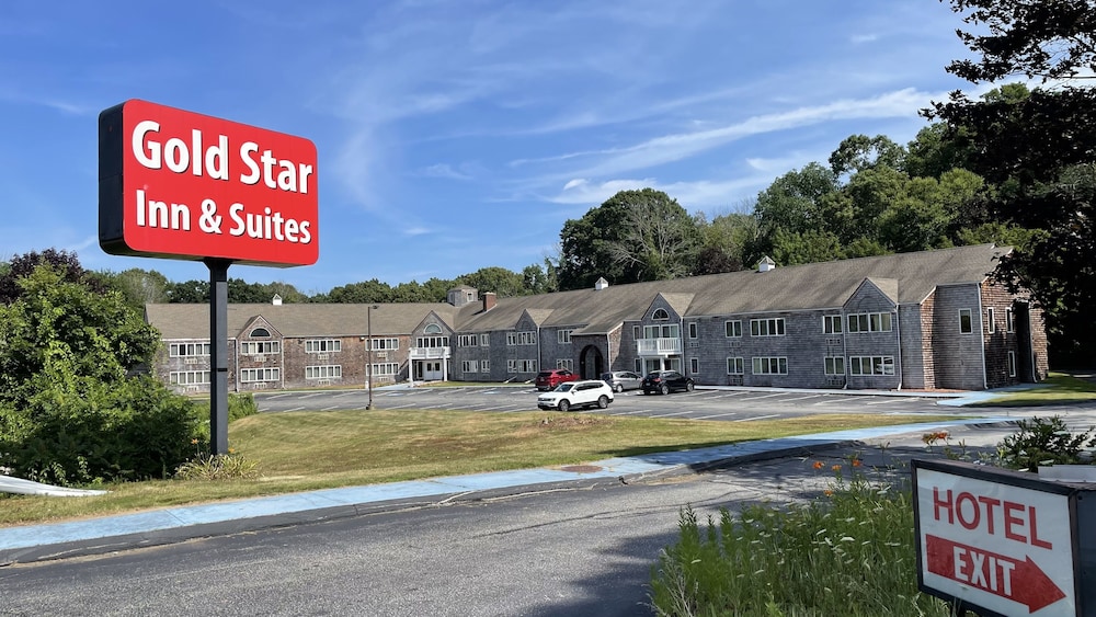 Gold Star Inn & Suites — hotel in Groton