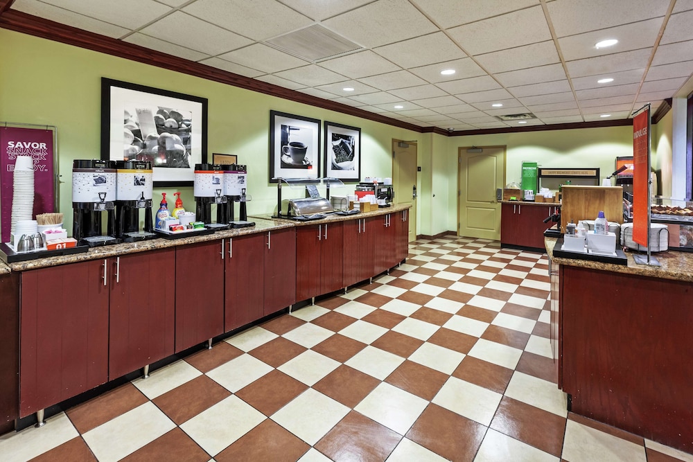 Hampton Inn & Suites Tulsa North Owasso - photo 50