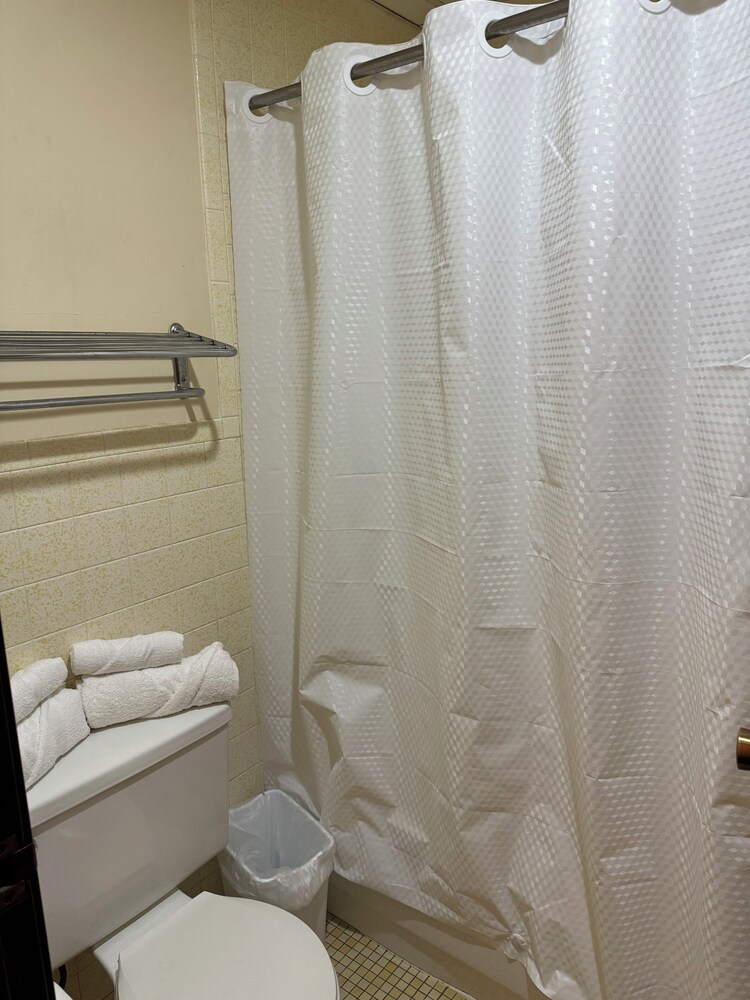 Grand Inn Moorhead - photo 11