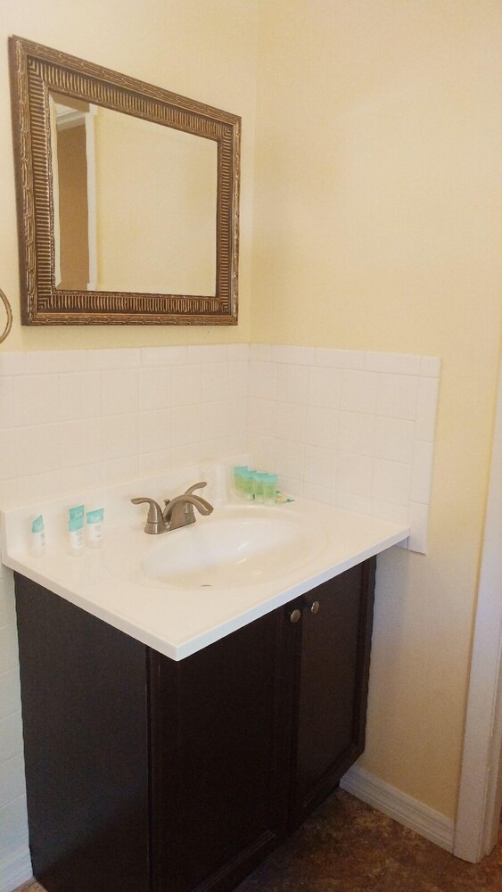Flamingo Inn Bayside Suites - photo 47