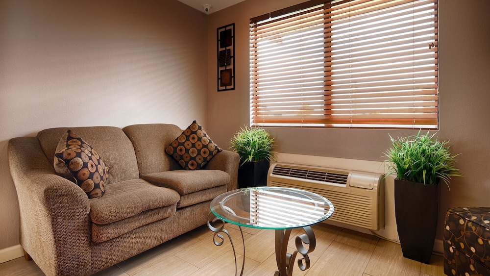 Super 8 by Wyndham McGehee - photo 3