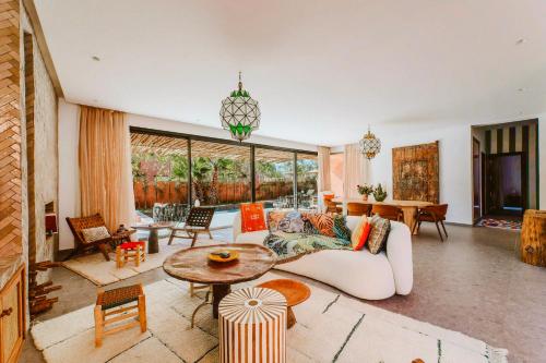 Villa Piscine chauffée sur demande et gouvernante — 4-Star Luxury Hotel in Marrakesh, Morocco
