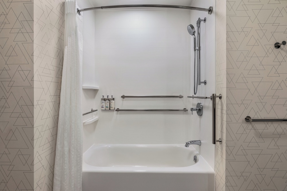 Holiday Inn Express and Suites Rhinelander by IHG - photo 27