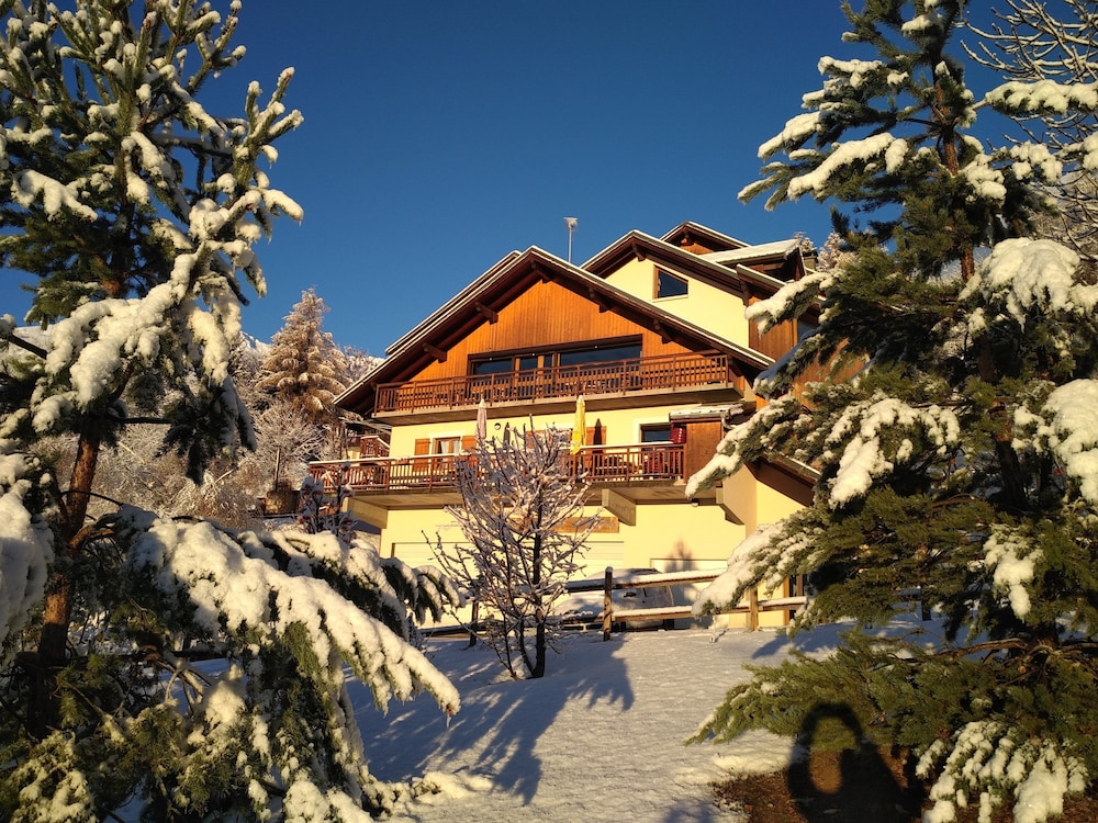 Chalet Hotel La Tuviere Bike Inn in Saint-Jean-De-Maurienne, France