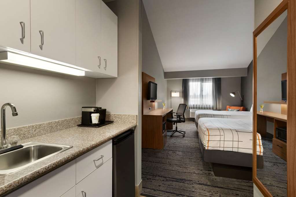 La Quinta Inn & Suites by Wyndham Salem OR - photo 21