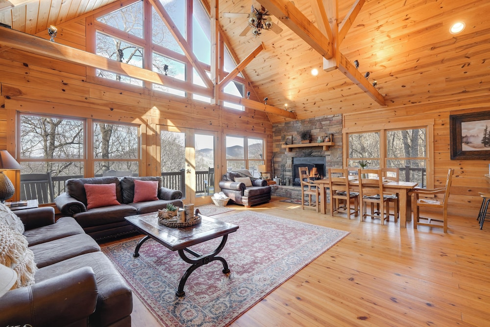 Luxe Mtn view Cabin w Resort Perks in Jasper in Jasper, United States