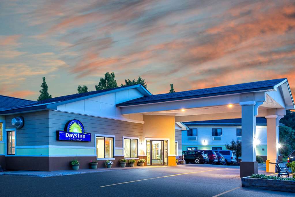 Days Inn by Wyndham Marquette - photo 3