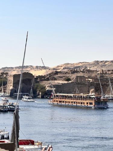 Escaleeh Dahabiya Tranquil Sailing in Aswan, Egypt